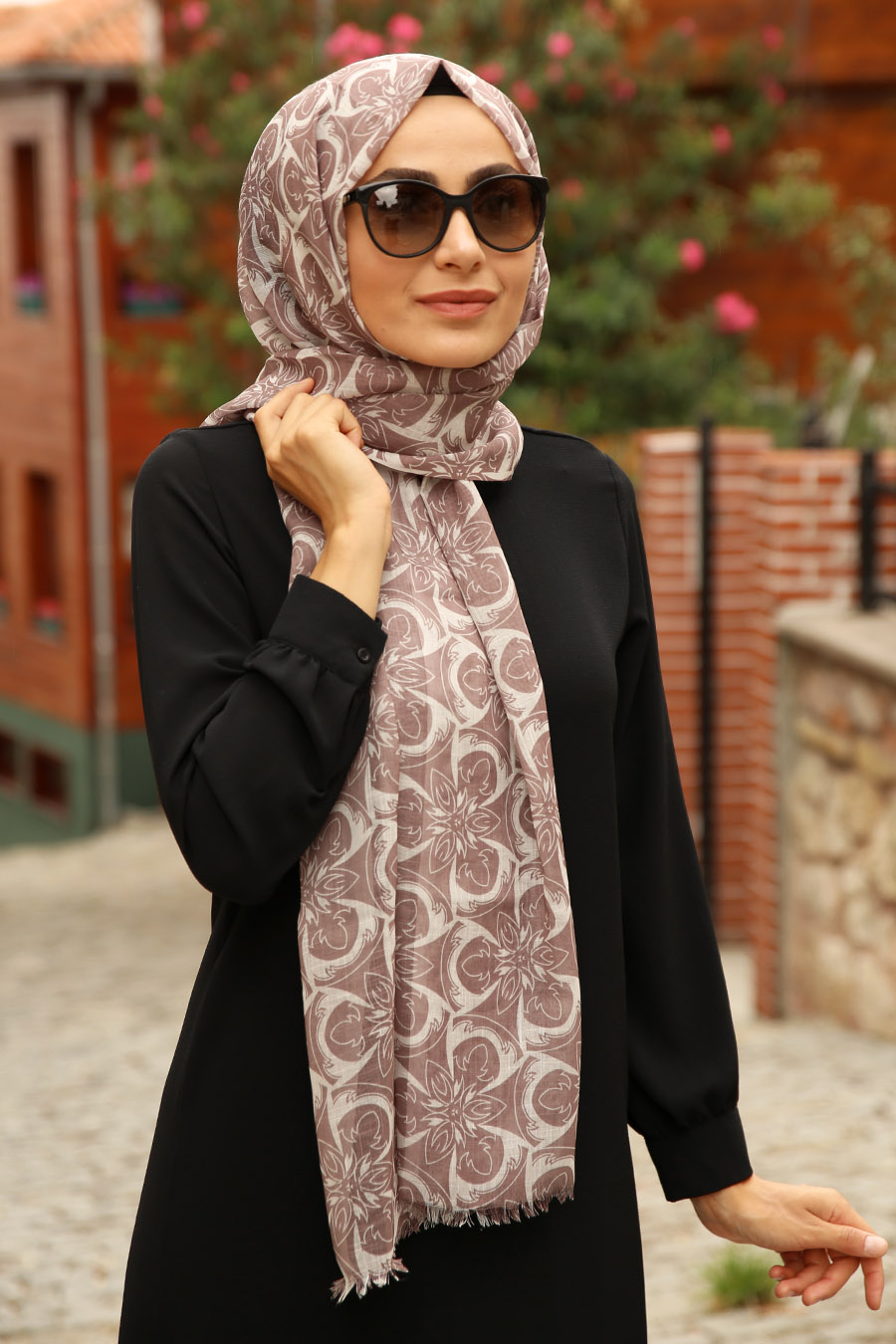 PATTERNED SHAWL